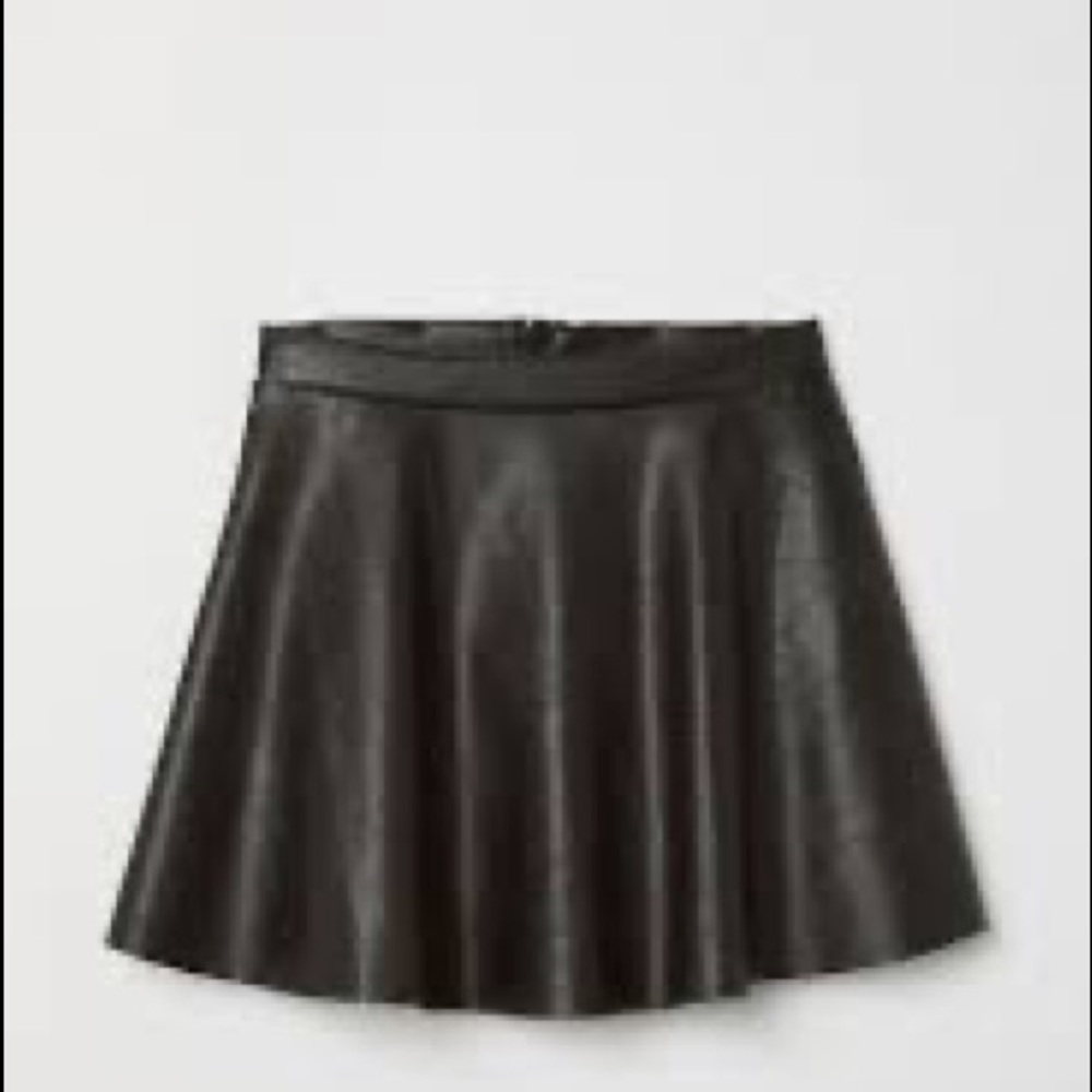 H&M Divided Leather circle skirt size 6 NWT